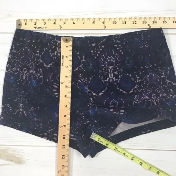 Anthropologie Ecoté Blue Purple Paisley Velour Stretched Shorts 6