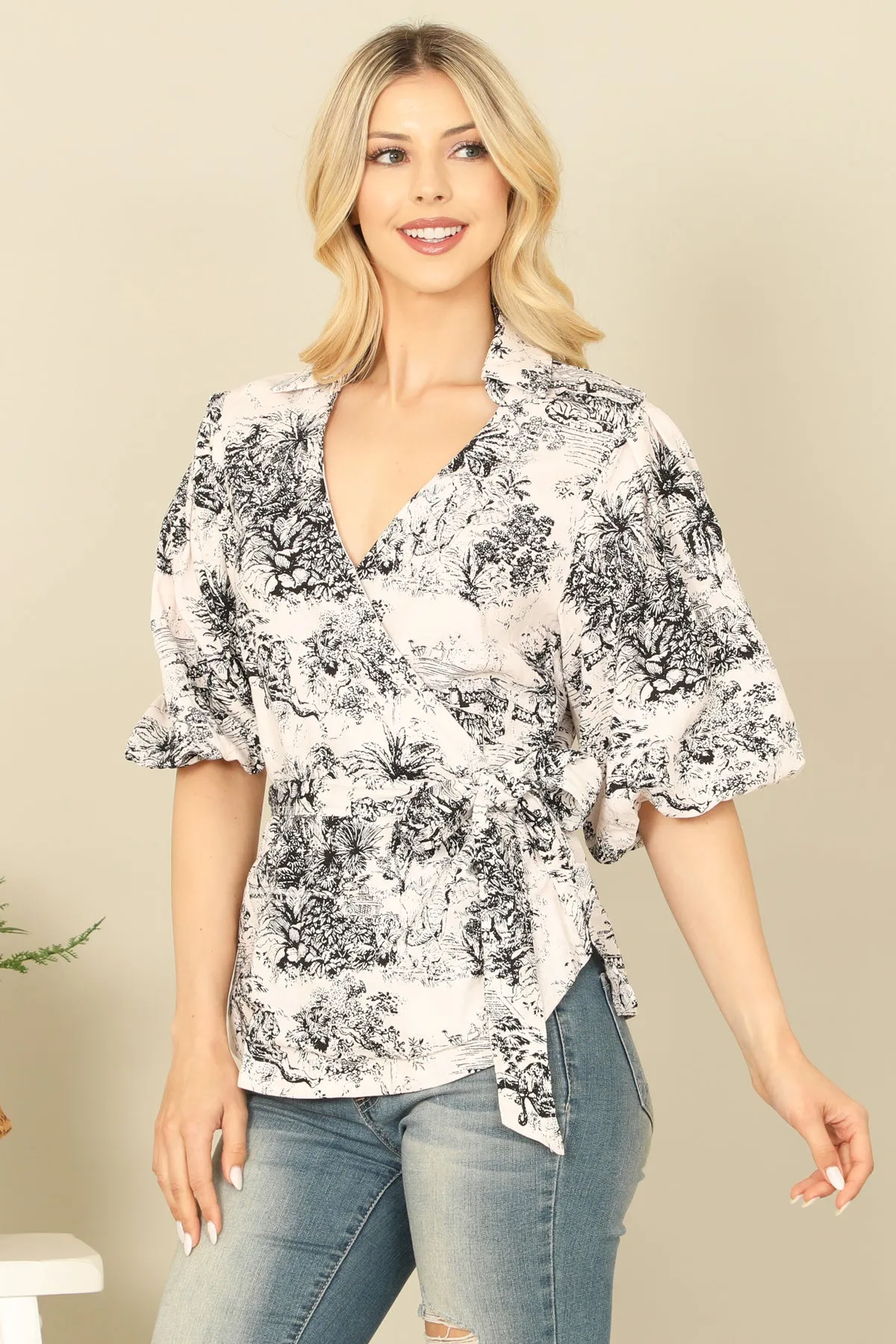 COLLARED V-NECK PUFF SLEEVE WAIST TIE PRINTED TOP