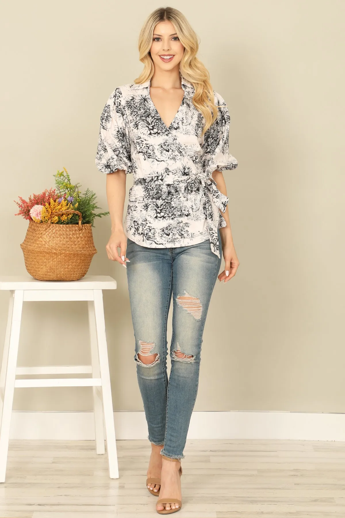 COLLARED V-NECK PUFF SLEEVE WAIST TIE PRINTED TOP
