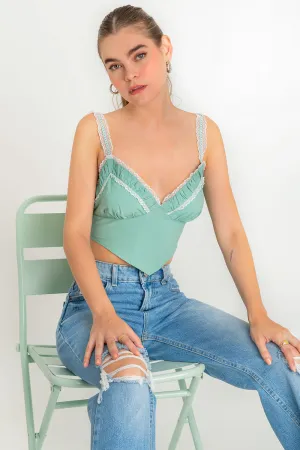 Crop top de tirantes escote con encaje