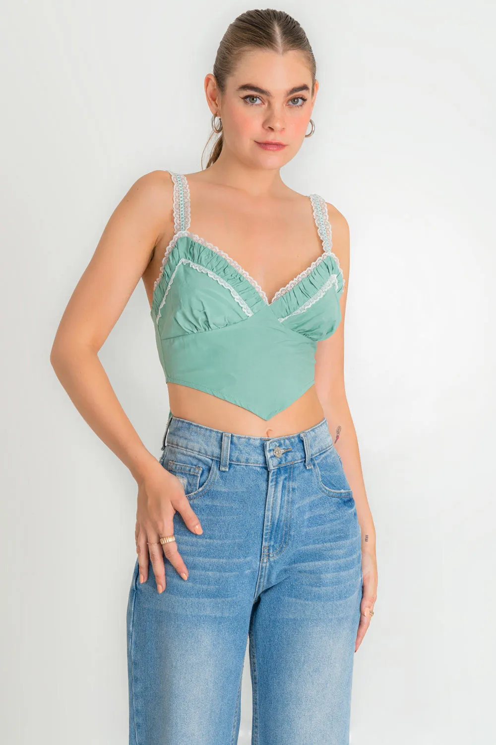 Crop top de tirantes escote con encaje