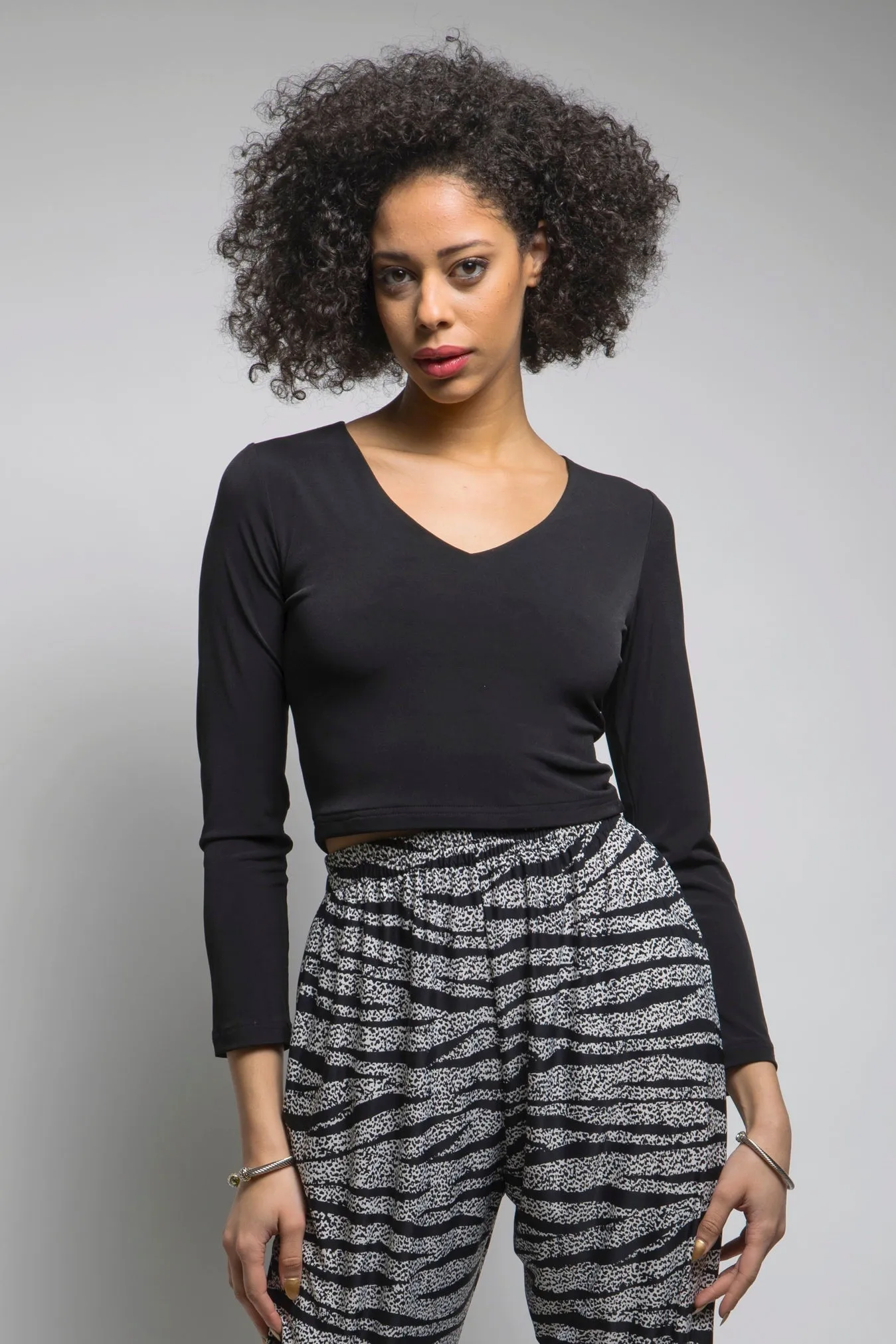 Cropped V Neck Tee (Black)