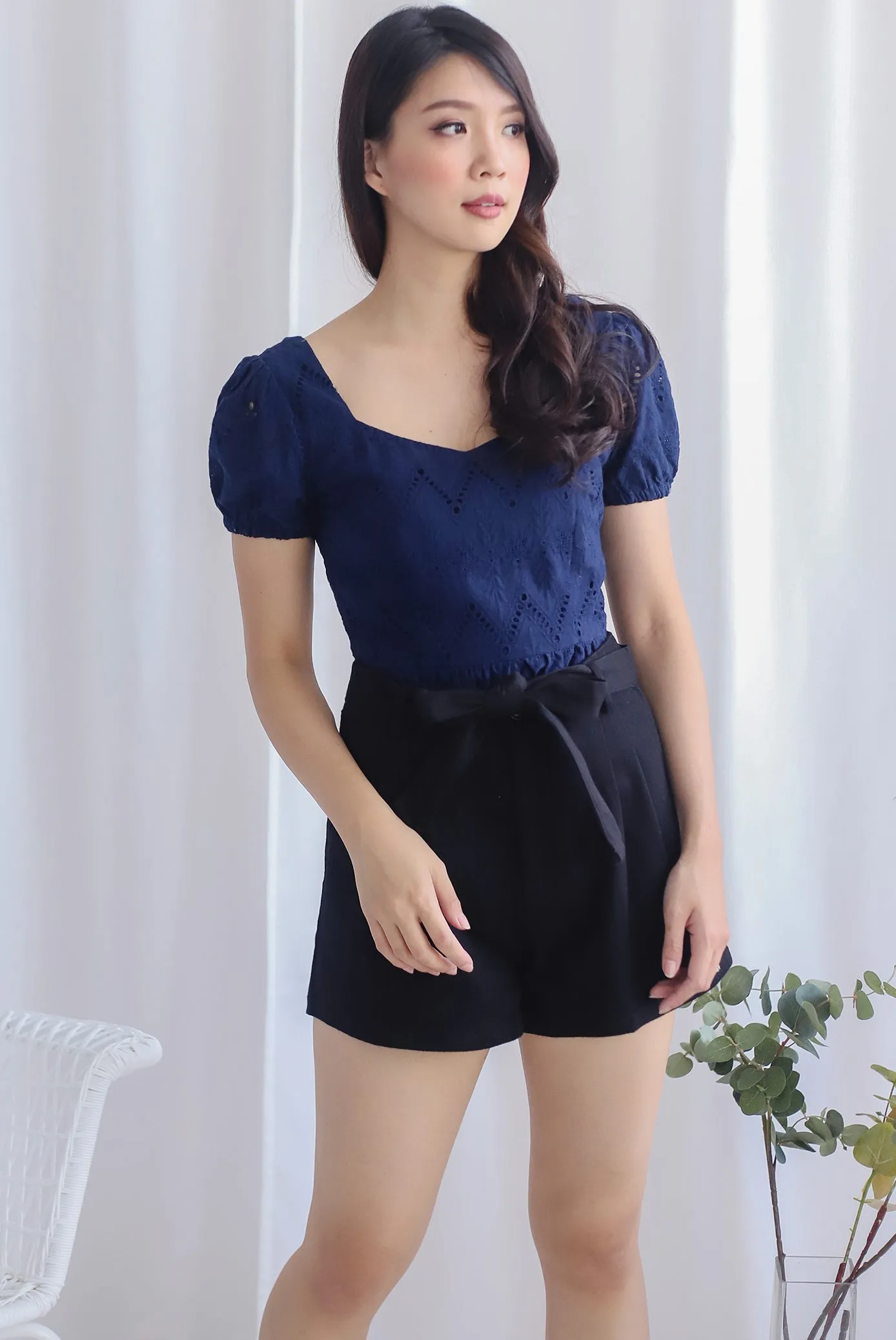 Hege Belted Denim Shorts In Black