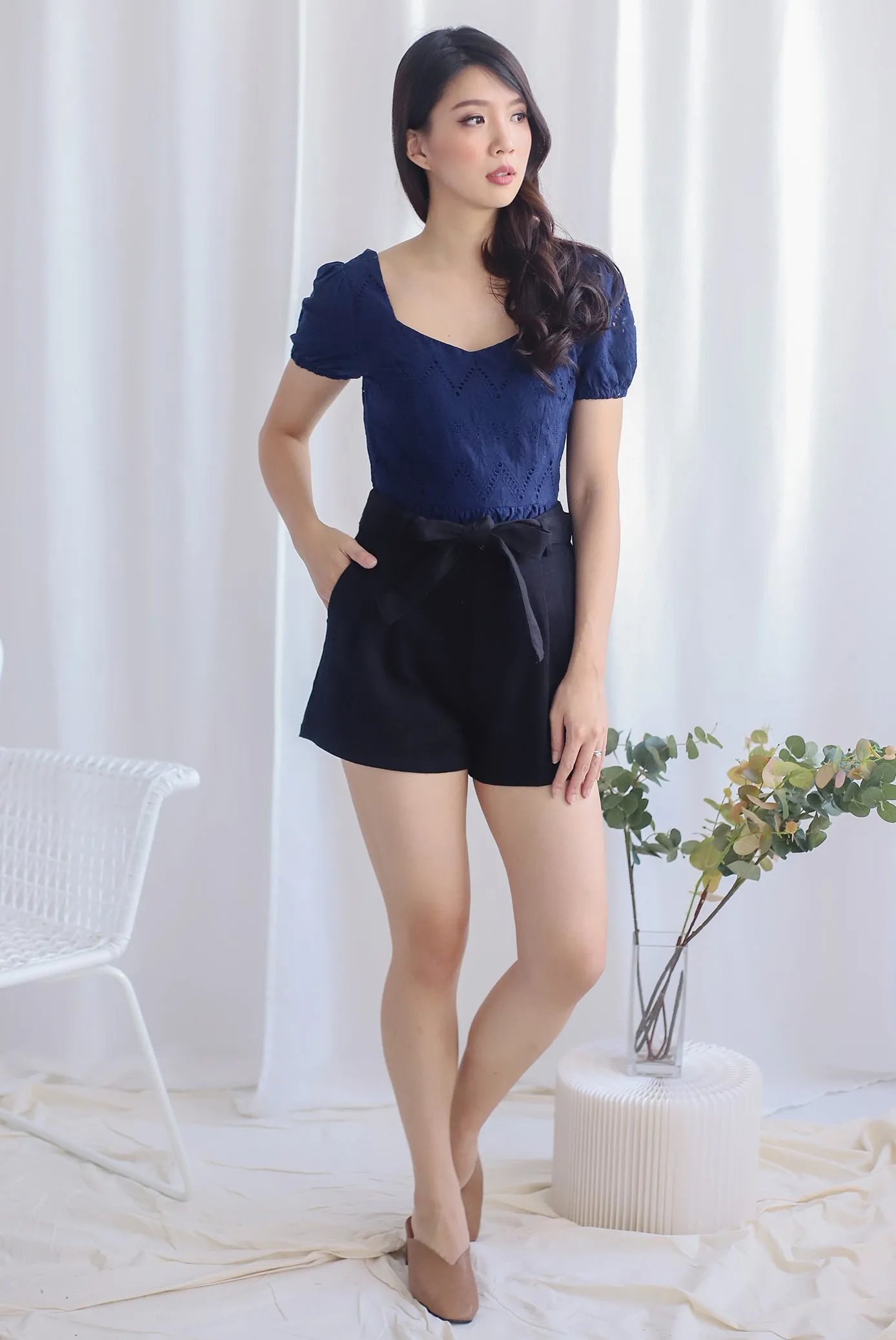 Hege Belted Denim Shorts In Black