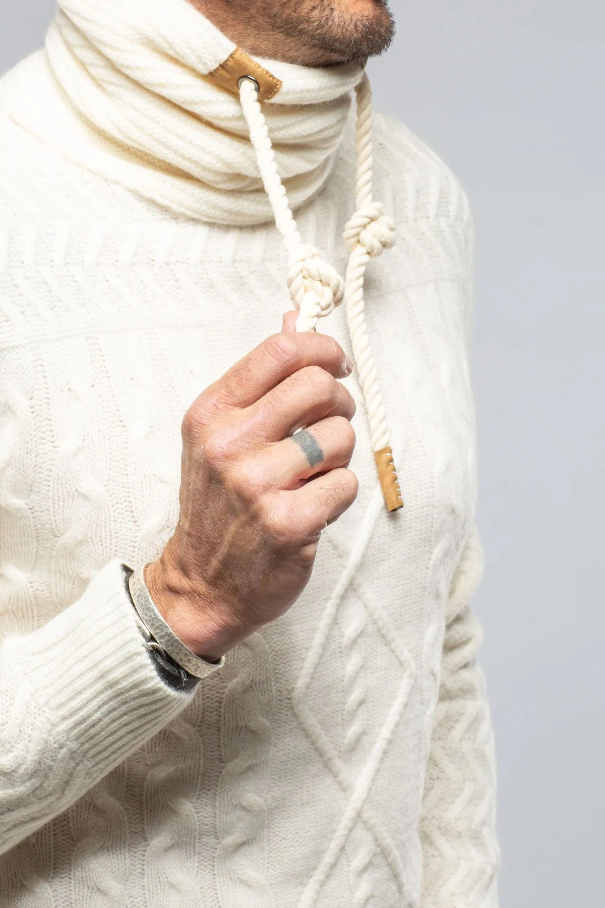 Jacob Cashmere Turtleneck In White