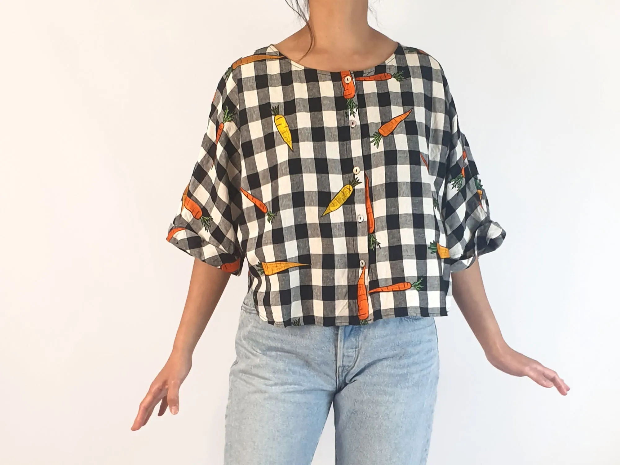 Jericho Road black and white check top with embroidered carrots size 10
