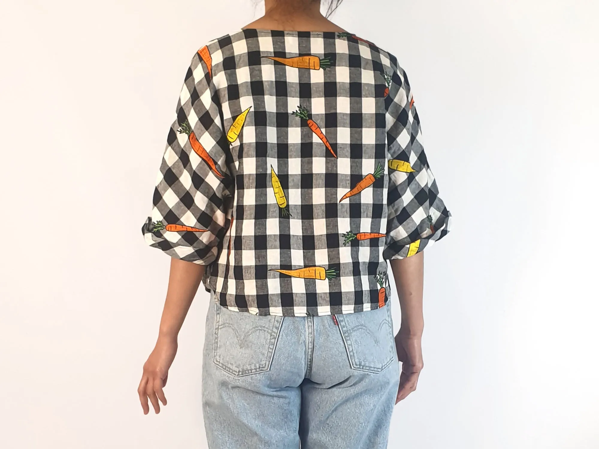 Jericho Road black and white check top with embroidered carrots size 10