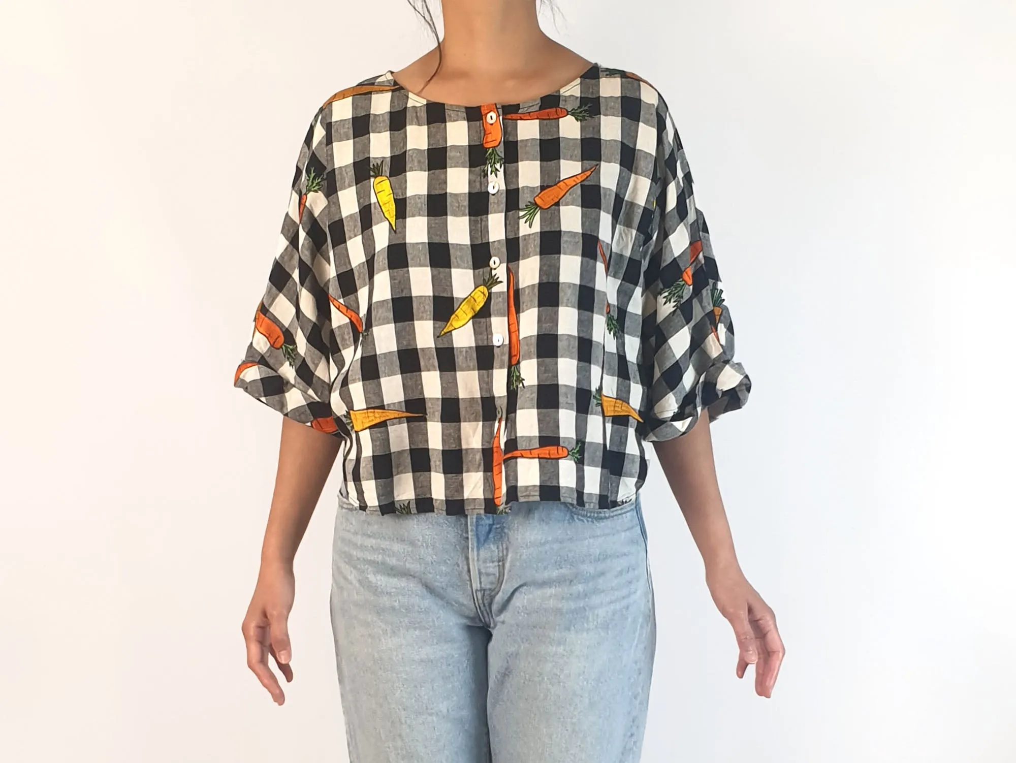 Jericho Road black and white check top with embroidered carrots size 10