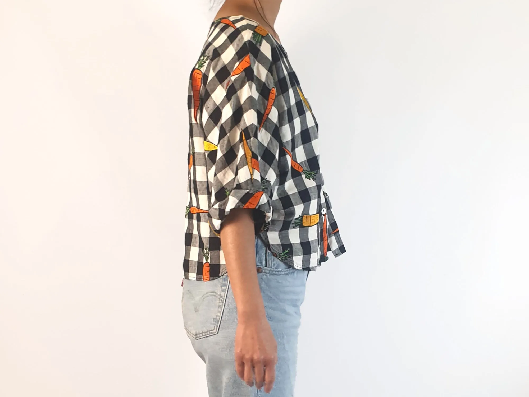 Jericho Road black and white check top with embroidered carrots size 10
