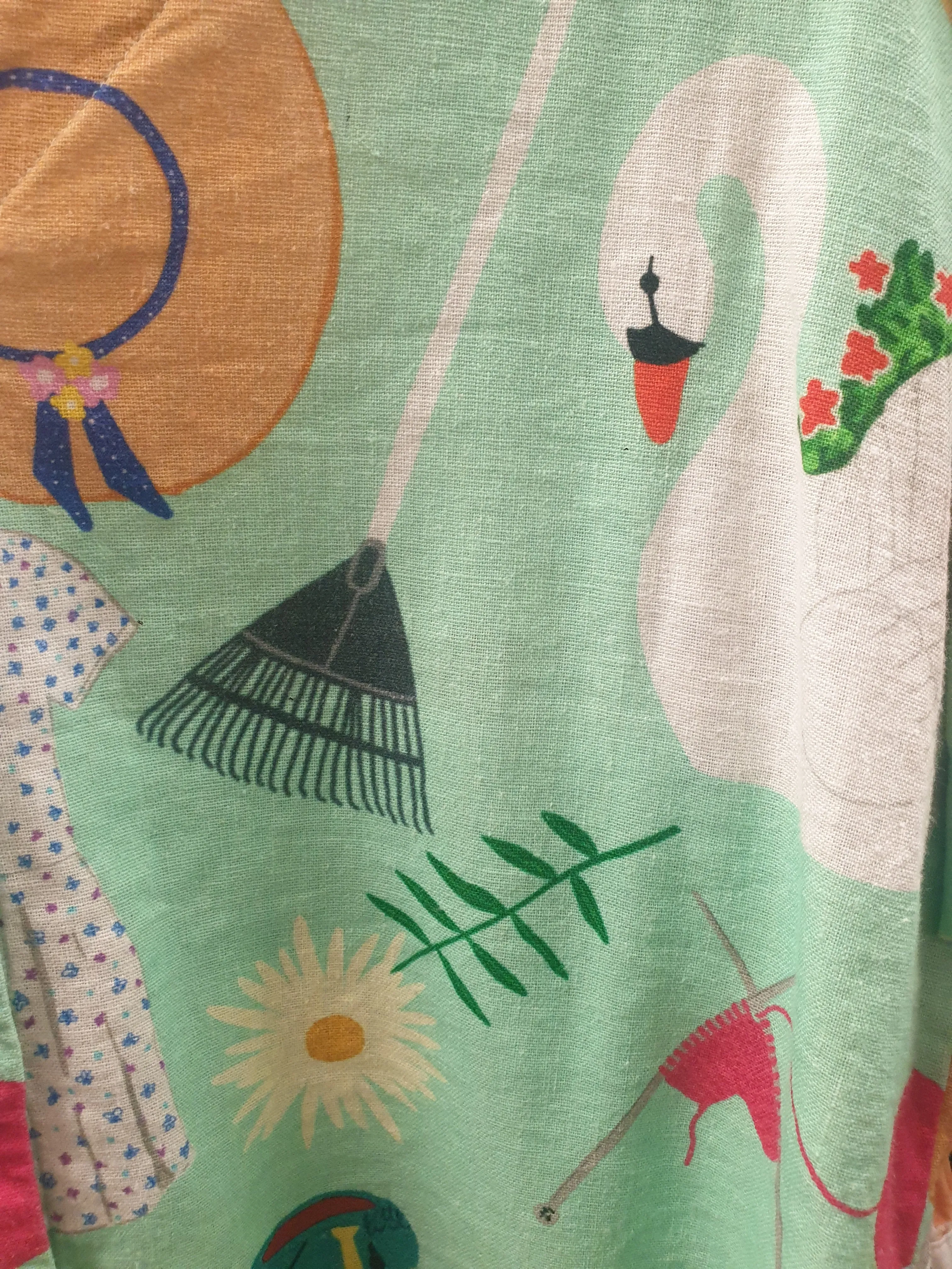 Jericho Road green unique print top size 14