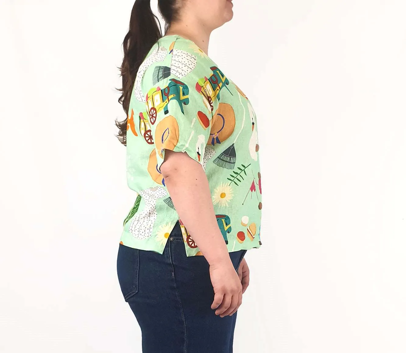 Jericho Road green unique print top size 14