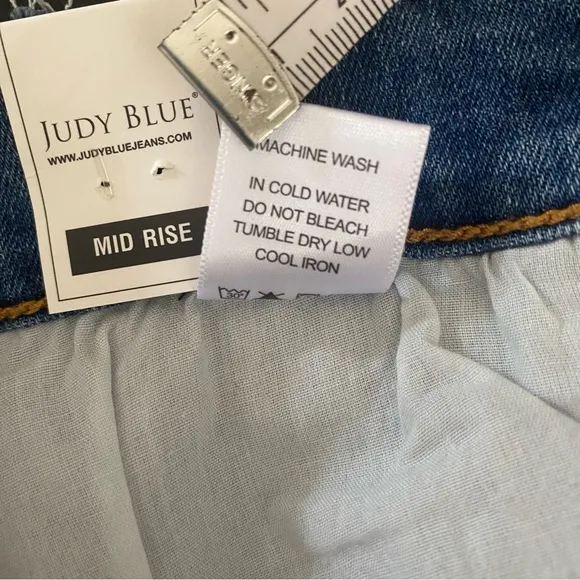 Judy Blue Mid Rise Cut Off Hem Jean Shorts Blue Denim Womens Size Medium NWT New