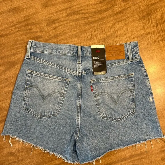 LEVI'S High-Rise Ribcage Shorts Cut-Off Denim Shorts Women 32 (Waist 33) nwt