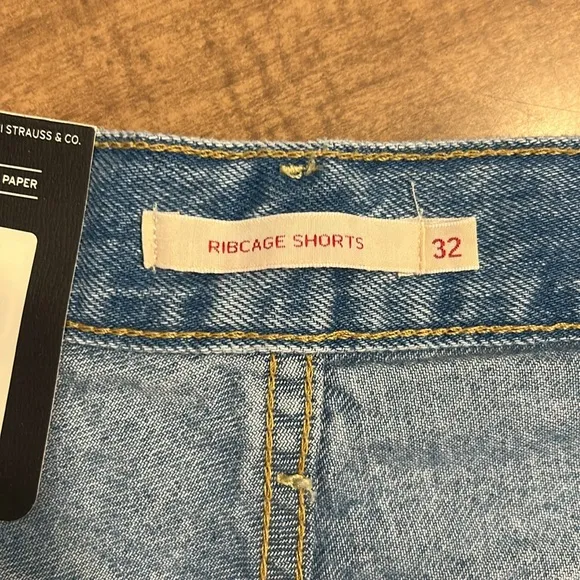LEVI'S High-Rise Ribcage Shorts Cut-Off Denim Shorts Women 32 (Waist 33) nwt