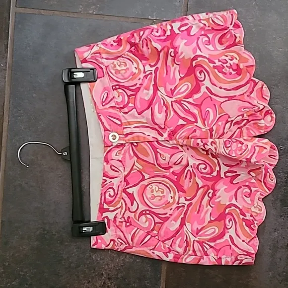 Lilly Pulitzer Buttercup Scalloped Shorts Print Size 00 NWOT