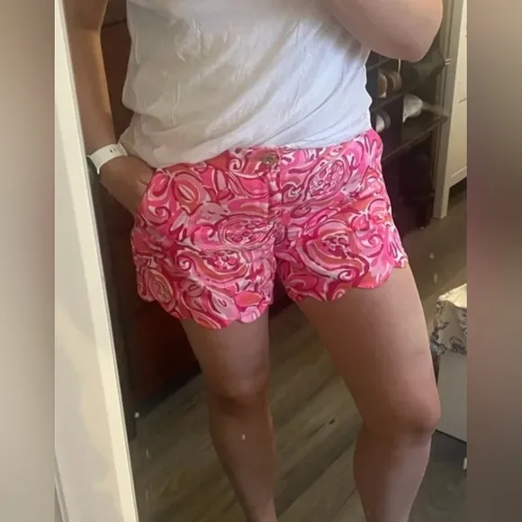 Lilly Pulitzer Buttercup Scalloped Shorts Print Size 00 NWOT