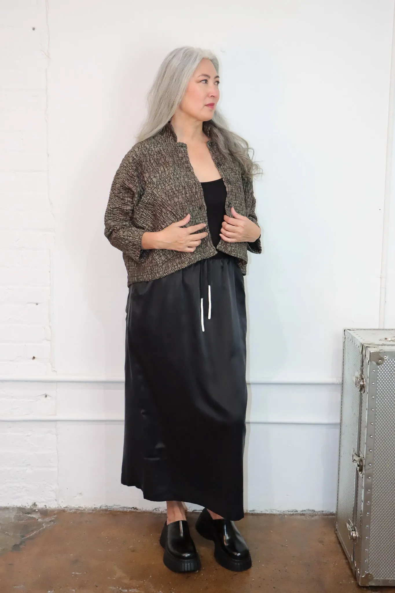 M Square Crop Curve Powder Jacket