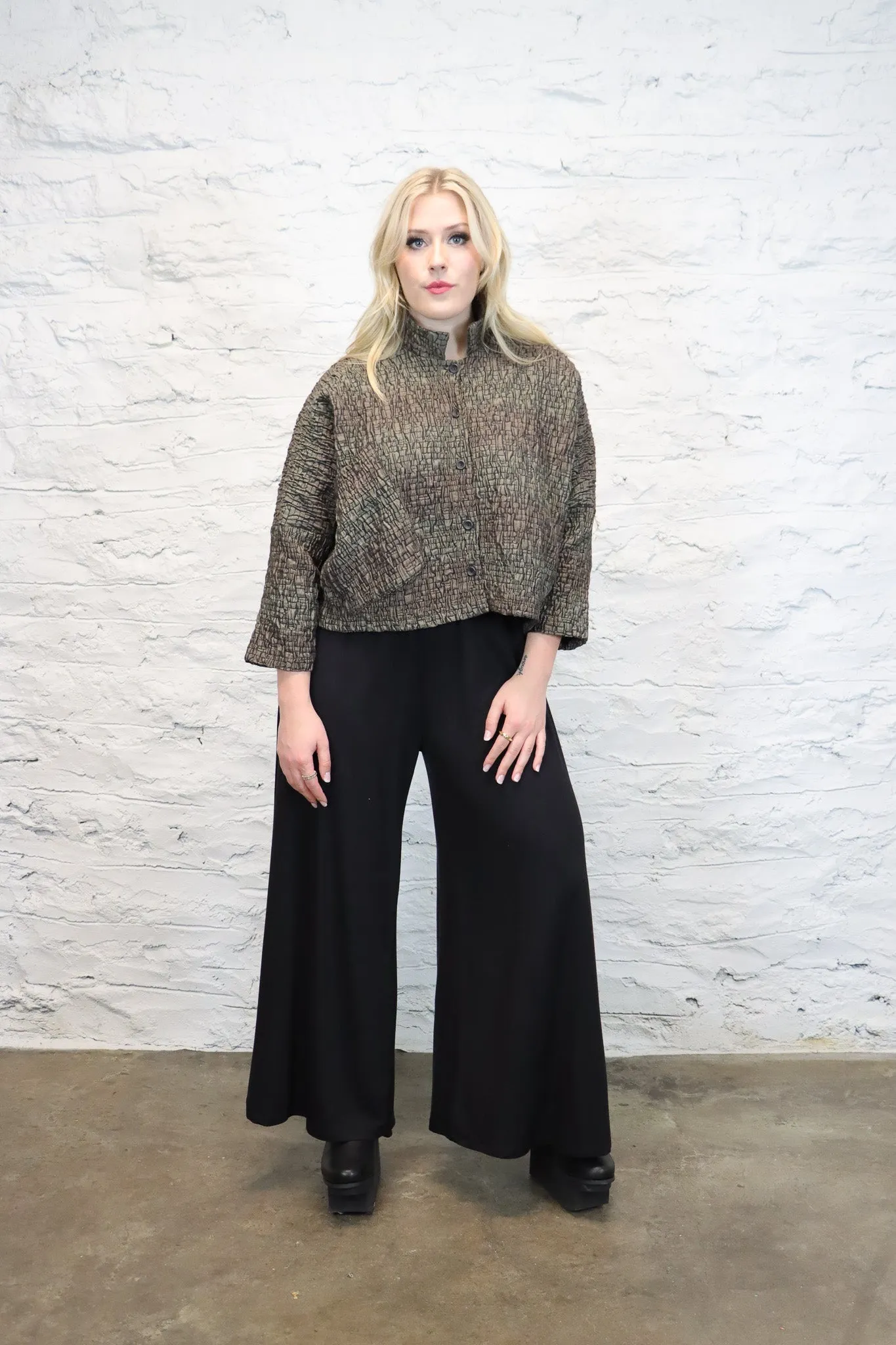 M Square Crop Curve Powder Jacket