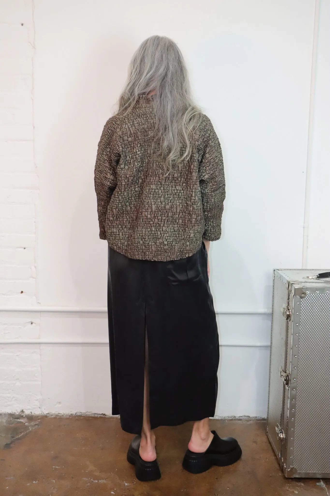 M Square Crop Curve Powder Jacket