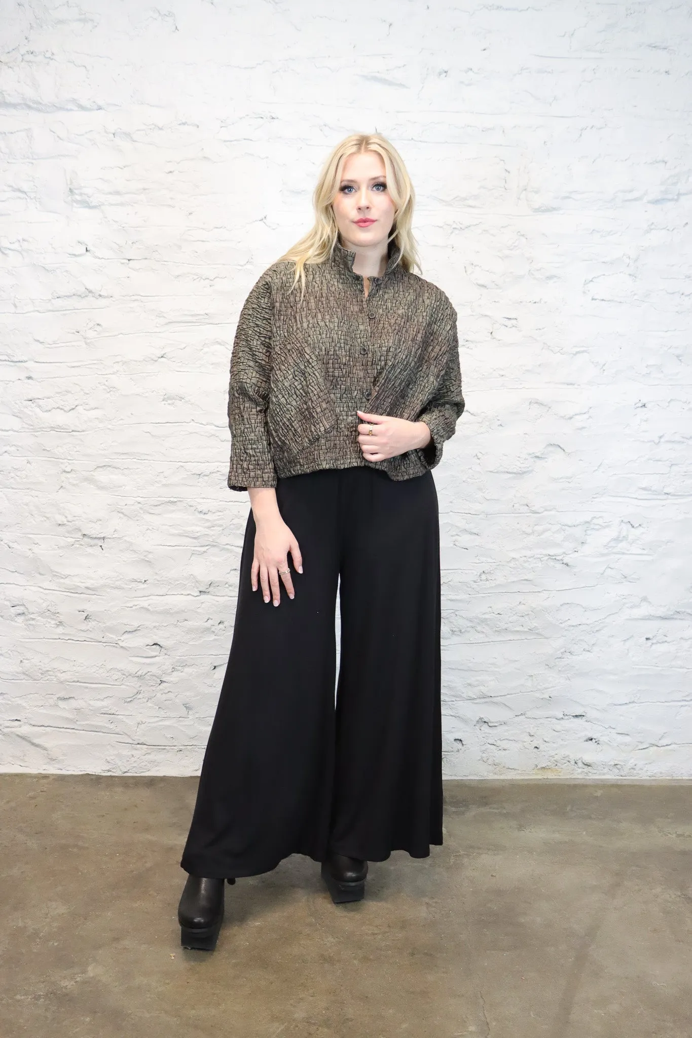 M Square Crop Curve Powder Jacket