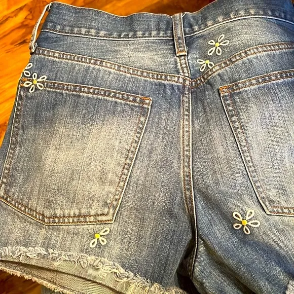 MADEWELL Size 28 The Perfect Jean Shorts: Daisy Embroidered Cut-Off Denim EUC