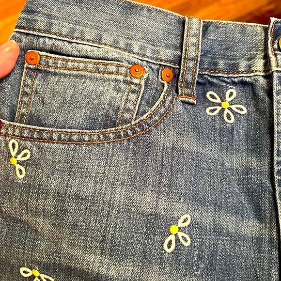 MADEWELL Size 28 The Perfect Jean Shorts: Daisy Embroidered Cut-Off Denim EUC