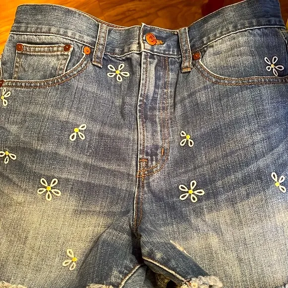 MADEWELL Size 28 The Perfect Jean Shorts: Daisy Embroidered Cut-Off Denim EUC