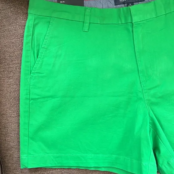 New Tommy Hilfiger Hollywood Style 5” Shorts Women’s Size 16 in Fern