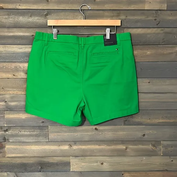 New Tommy Hilfiger Hollywood Style 5” Shorts Women’s Size 16 in Fern