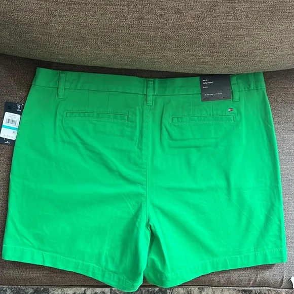 New Tommy Hilfiger Hollywood Style 5” Shorts Women’s Size 16 in Fern