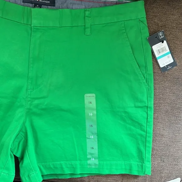 New Tommy Hilfiger Hollywood Style 5” Shorts Women’s Size 16 in Fern