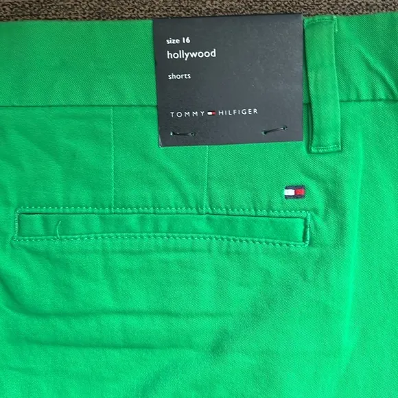 New Tommy Hilfiger Hollywood Style 5” Shorts Women’s Size 16 in Fern