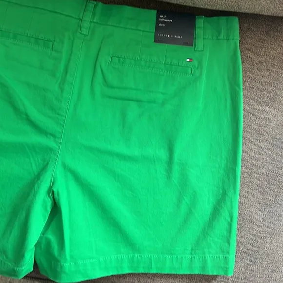 New Tommy Hilfiger Hollywood Style 5” Shorts Women’s Size 16 in Fern