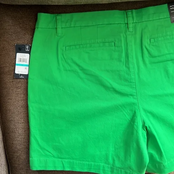 New Tommy Hilfiger Hollywood Style 5” Shorts Women’s Size 16 in Fern