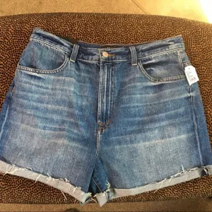 NWT, darling J Brand denim shorts!