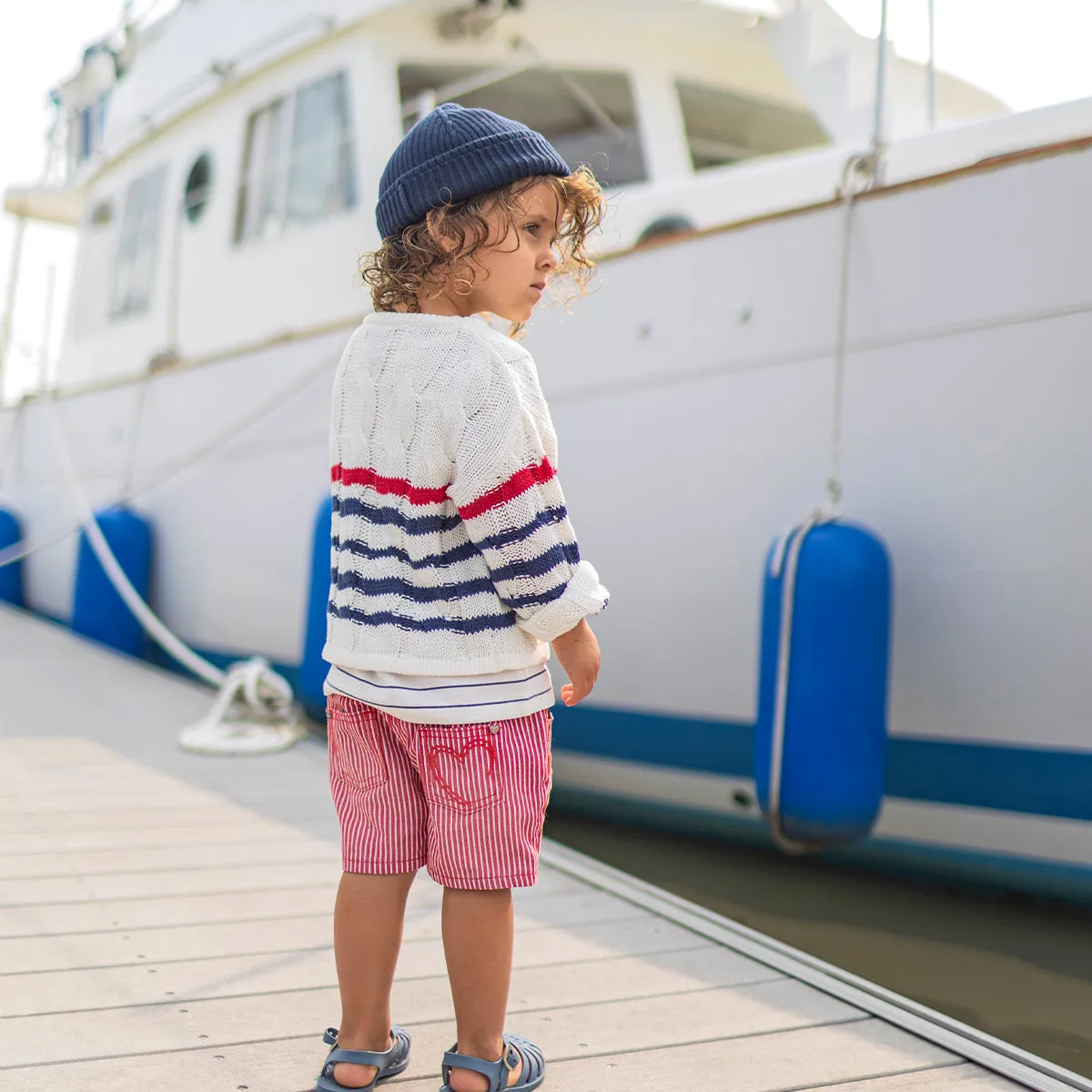 Short rouge et blanc en denim à rayures, bébé || Red and white striped denim shorts, baby