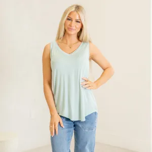 Sleeveless v-neck hi-low hem top