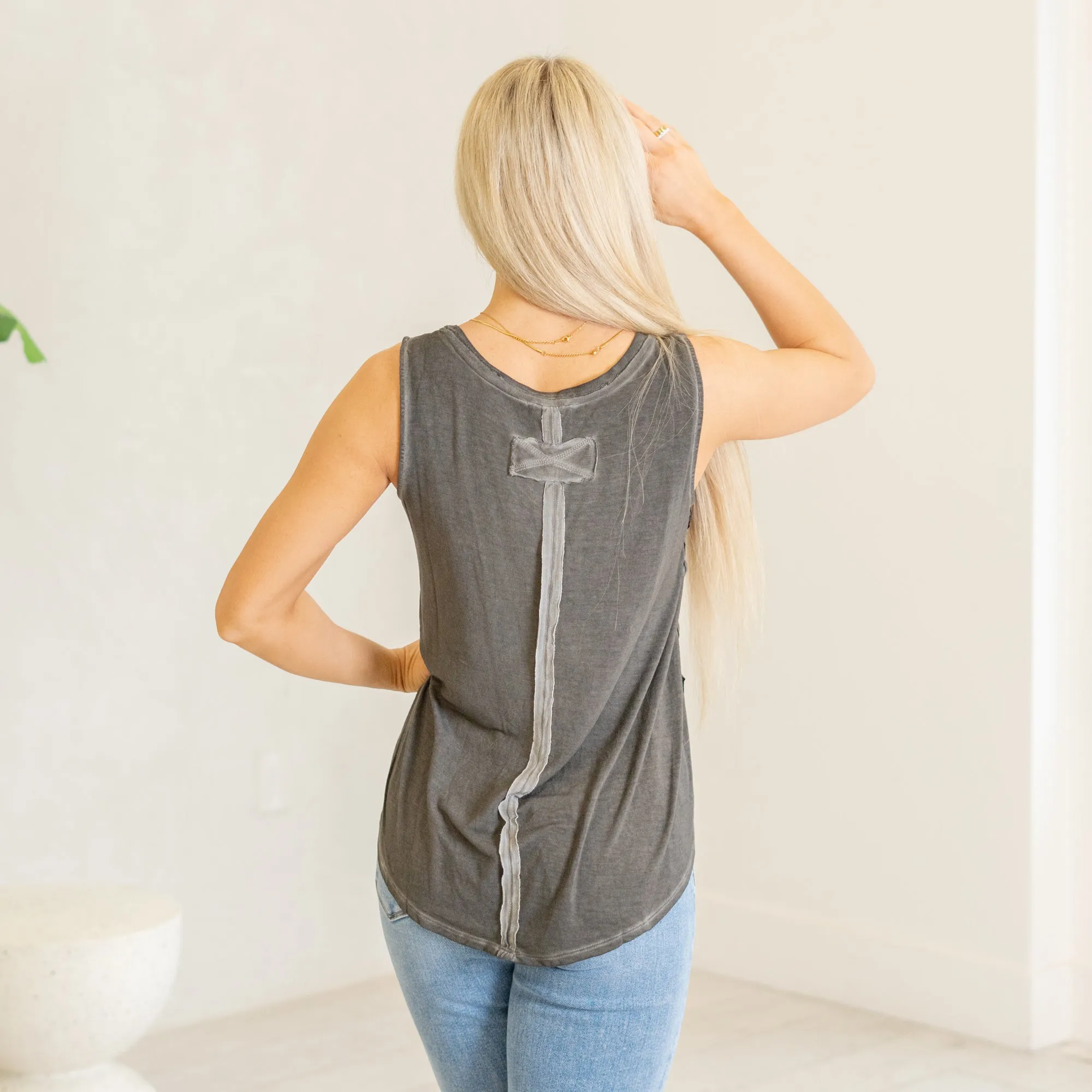 Sleeveless v-neck hi-low hem top