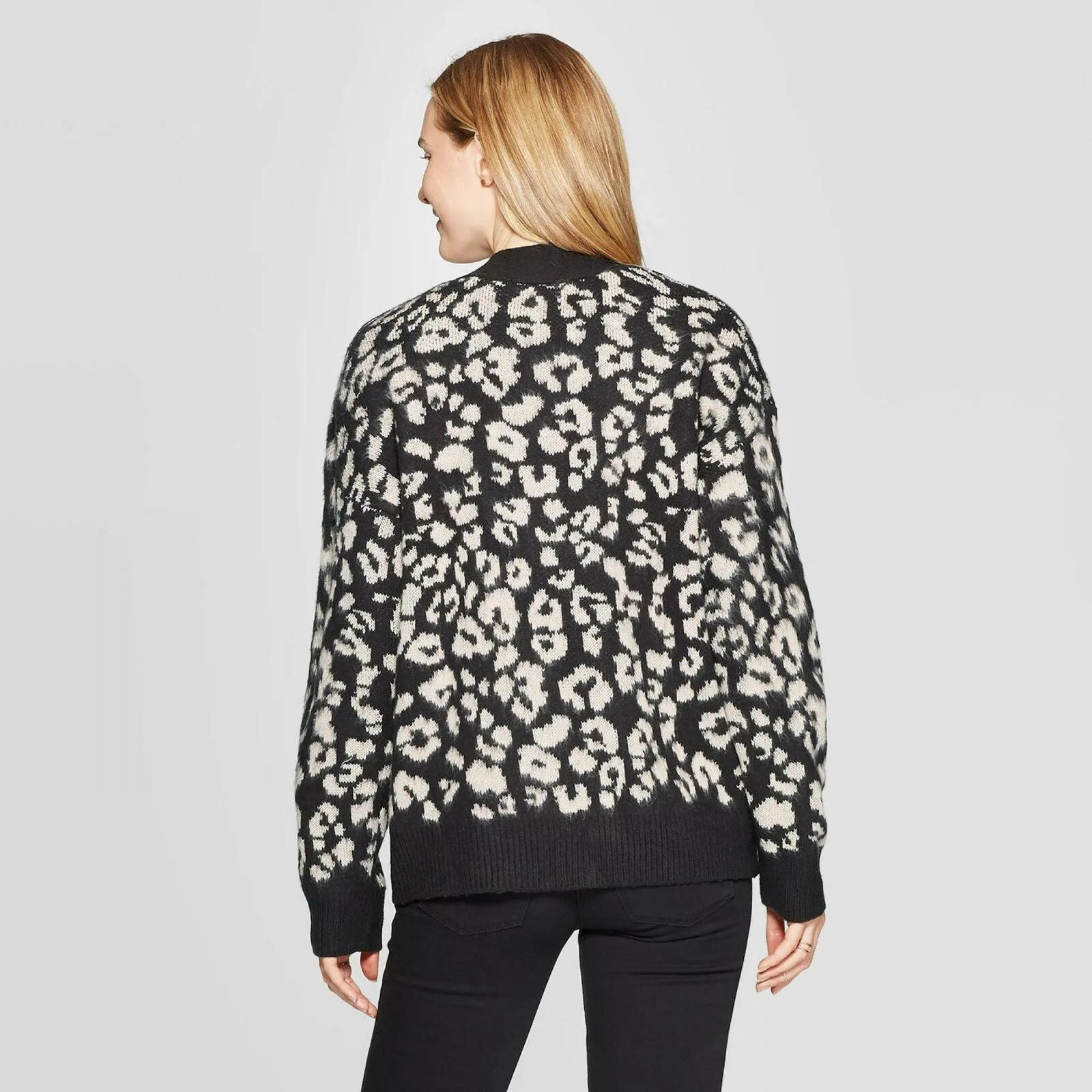 Universal Thread Women's Long Sleeve V-Neck Cardigan