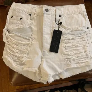 White denim distressed shorts size 26. NWT.