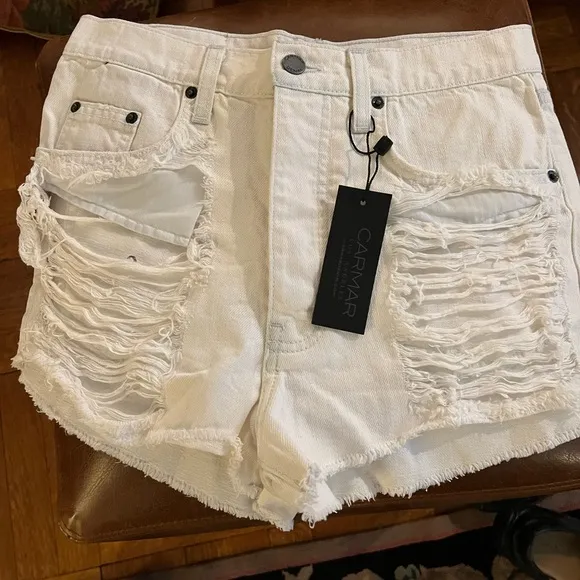 White denim distressed shorts size 26. NWT.