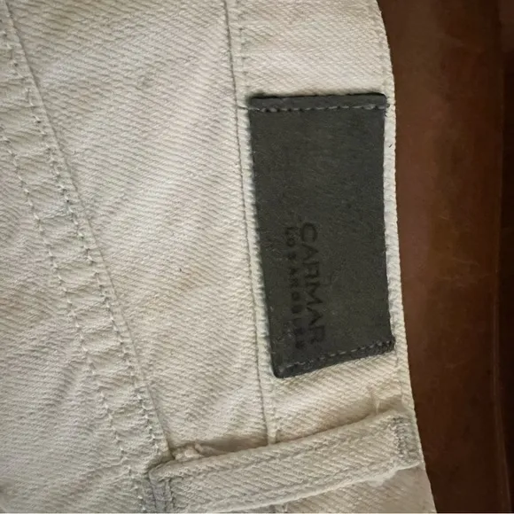 White denim distressed shorts size 26. NWT.