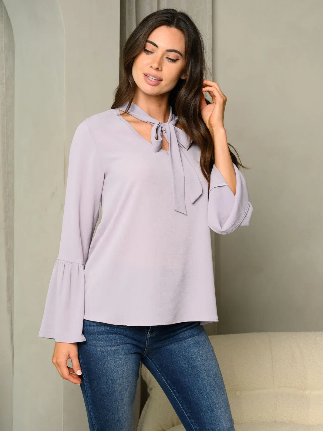 WOMEN'S TIE V-NECK BELL LONG SLEEVE TOP