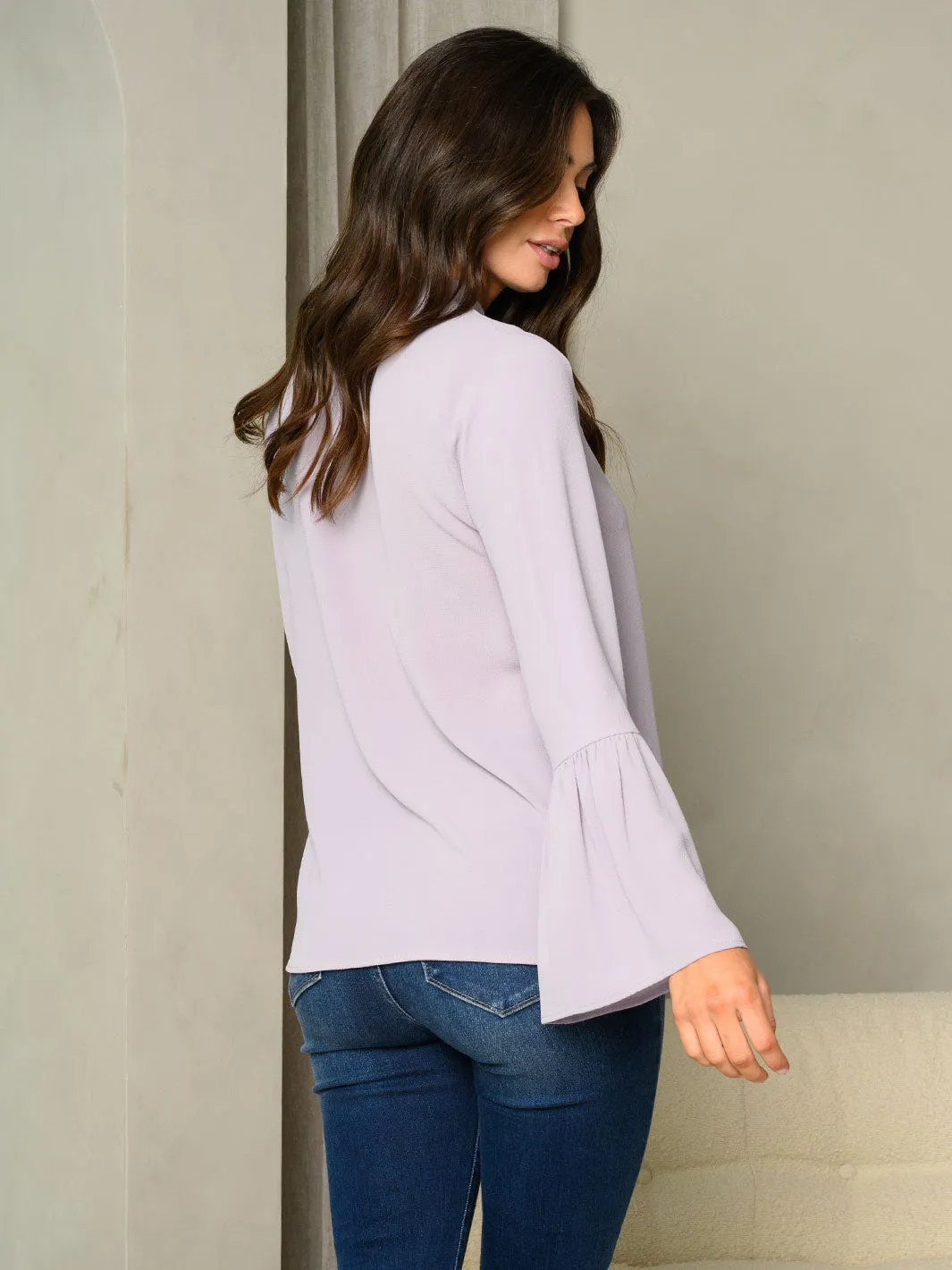 WOMEN'S TIE V-NECK BELL LONG SLEEVE TOP