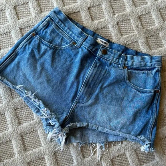 Wrangler Festival Light Wash Denim Cut Off High Rise Shorts Size 30 Western Boho