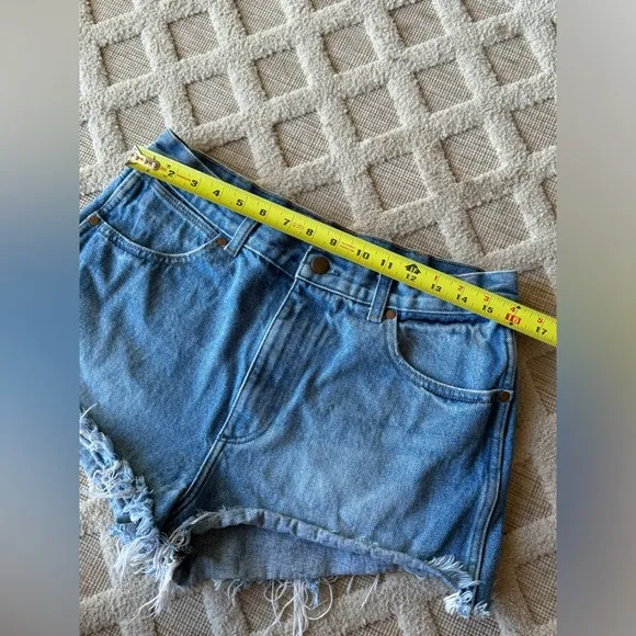 Wrangler Festival Light Wash Denim Cut Off High Rise Shorts Size 30 Western Boho