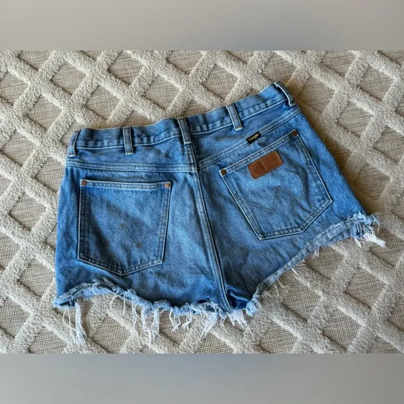 Wrangler Festival Light Wash Denim Cut Off High Rise Shorts Size 30 Western Boho