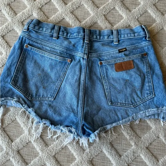 Wrangler Festival Light Wash Denim Cut Off High Rise Shorts Size 30 Western Boho