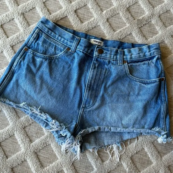 Wrangler Festival Light Wash Denim Cut Off High Rise Shorts Size 30 Western Boho