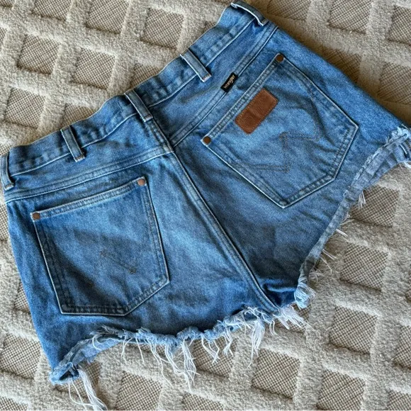 Wrangler Festival Light Wash Denim Cut Off High Rise Shorts Size 30 Western Boho